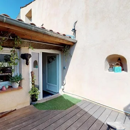Daire Atypic 3 Bedrooms Triplex With Terrace, 5km From