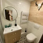 Atypic 3 Bedrooms Triplex With Terrace, 5km From *