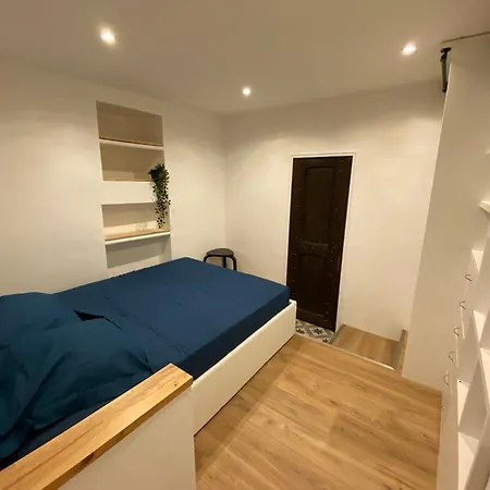 Apartment Atypic 3 Bedrooms Triplex With Terrace, 5km From *