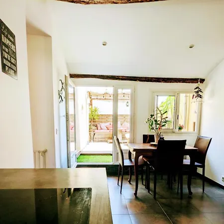 Apartment Atypic 3 Bedrooms Triplex With Terrace, 5km From *