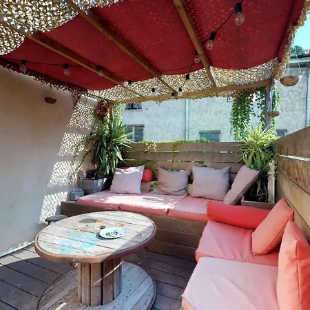 Atypic 3 Bedrooms Triplex With Terrace, 5km From Villeneuve-Loubet